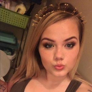 Meet your Posher, Caitlin